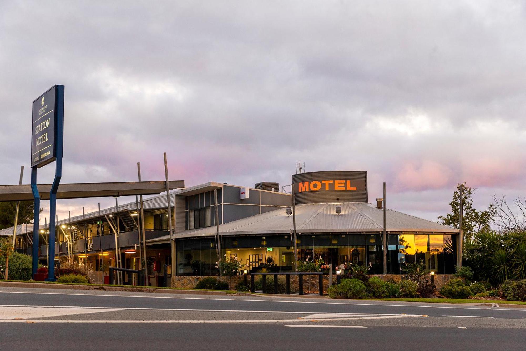 Station Motel Parkes Extérieur photo
